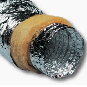 Foto Tubería flexible aislada de aluminio de